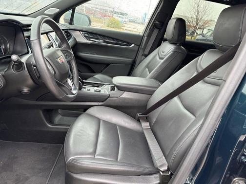 2025 Cadillac XT6 Premium Luxury FWD