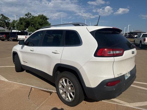 Bright White Clearcoat 2017 Jeep Cherokee Latitude