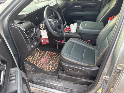 2025 GMC Yukon XL AT4