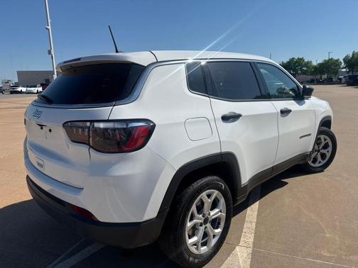 Bright White Clearcoat 2025 Jeep Compass Sport
