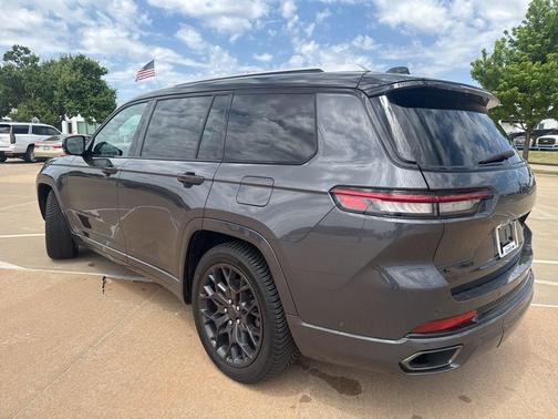 Metallic 2023 Jeep Grand Cherokee L Summit