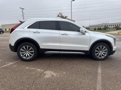 2022 Cadillac XT4 Premium Luxury