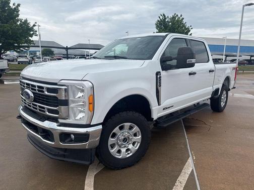 Oxford White 2023 Ford F-250 XLT