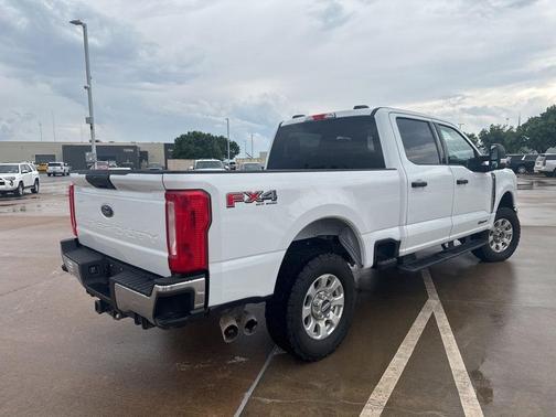 Oxford White 2023 Ford F-250 XLT