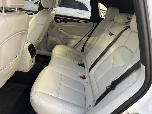 2023 Porsche Macan T