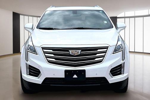 Crystal White Tri-Coat 2018 Cadillac XT5 Luxury