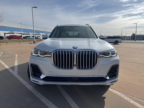 White Metallic 2019 BMW X7 xDrive40i
