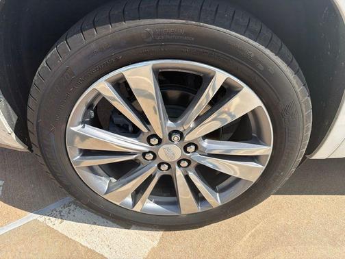 Crystal White Tri-Coat 2025 Cadillac XT6 Premium Luxury AWD