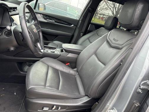 2025 Cadillac XT6 Premium Luxury FWD