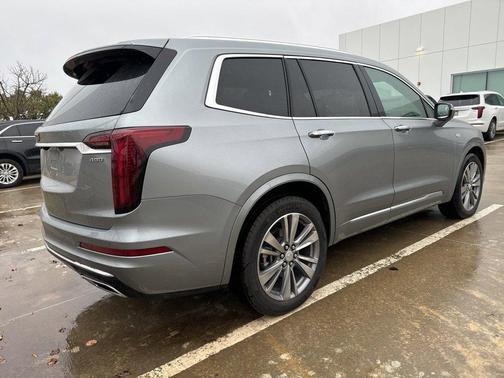 2025 Cadillac XT6 Premium Luxury FWD