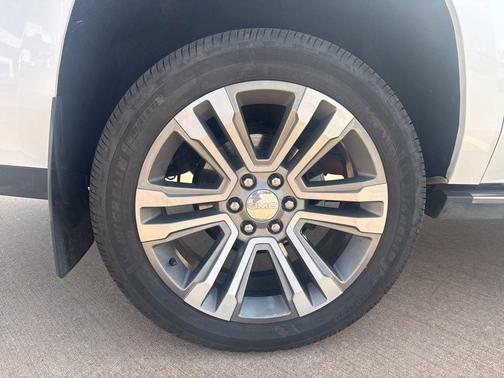 White Frost Tri-Coat 2020 GMC Yukon XL Denali