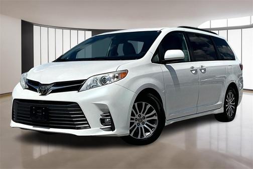 2019 Toyota Sienna XLE