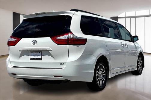 2019 Toyota Sienna XLE