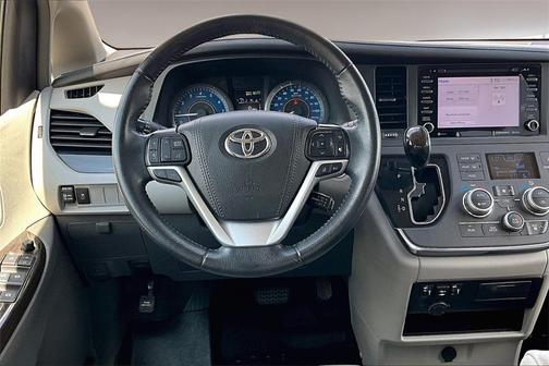 2019 Toyota Sienna XLE