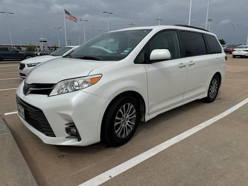 2019 Toyota Sienna XLE