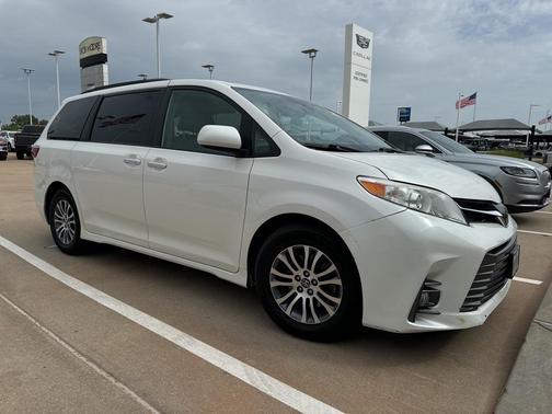 2019 Toyota Sienna XLE