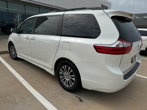 2019 Toyota Sienna XLE