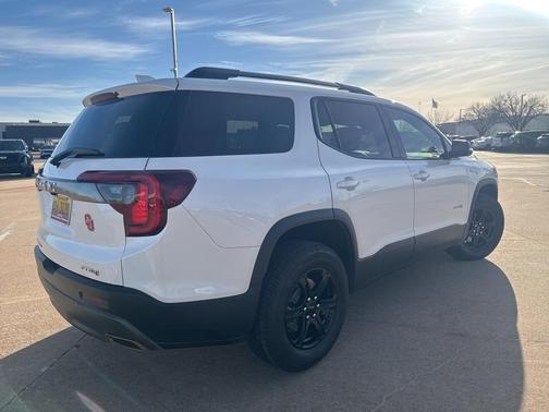 2023 GMC Acadia AT4