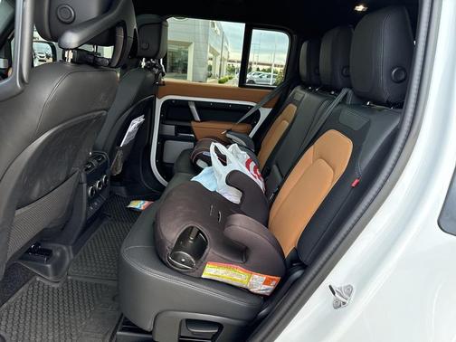 2024 Land Rover Defender P400 X-Dynamic SE