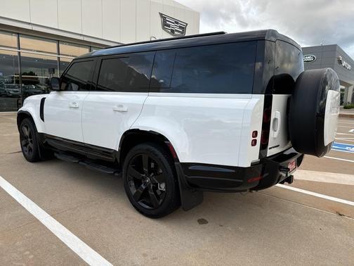 2024 Land Rover Defender P400 X-Dynamic SE