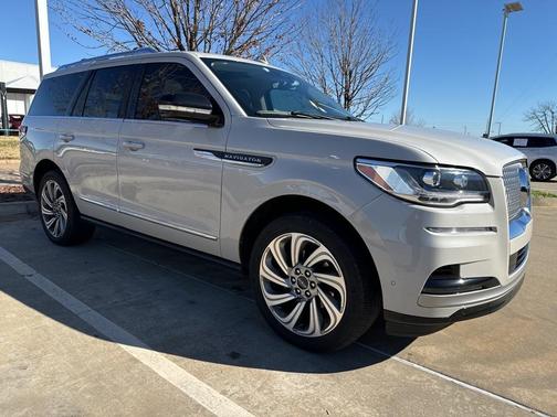 2023 Lincoln Navigator Standard