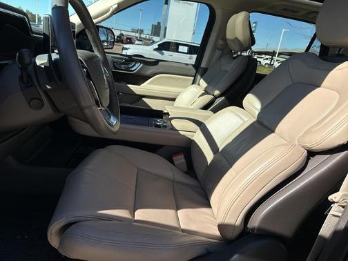 2023 Lincoln Navigator Standard