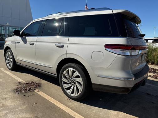 2023 Lincoln Navigator Standard