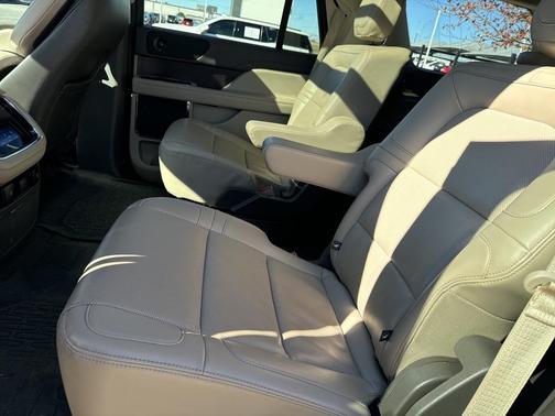 2023 Lincoln Navigator Standard