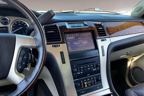 2013 Cadillac Escalade Platinum Edition