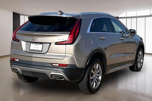 Latte 2022 Cadillac XT4 Premium Luxury