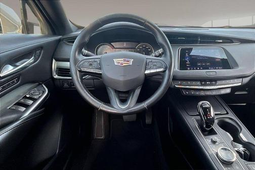 Latte 2022 Cadillac XT4 Premium Luxury