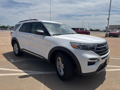 Oxford White 2020 Ford Explorer XLT
