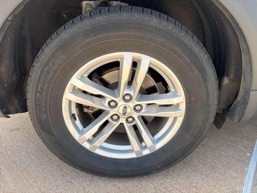 Oxford White 2020 Ford Explorer XLT