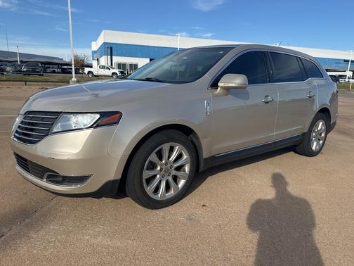 2017 Lincoln MKT Base