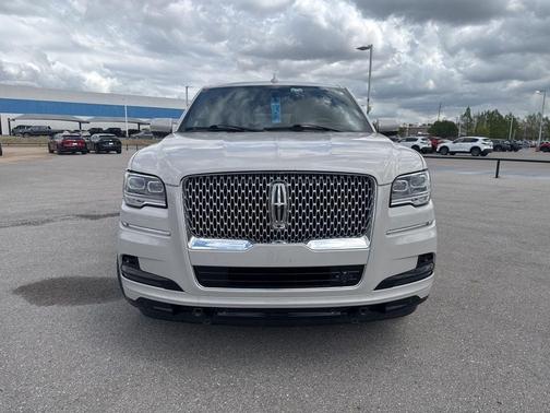 Pearl Metallic 2024 Lincoln Navigator L Reserve