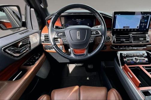 Pearl Metallic 2024 Lincoln Navigator L Reserve