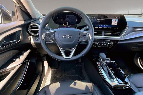 Green 2025 Chevrolet Trax ACTIV