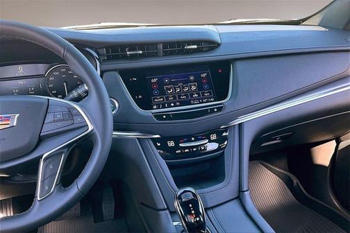 2026 Cadillac XT5 Luxury