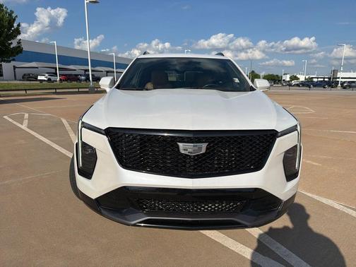 Crystal White Tri-Coat 2024 Cadillac XT4 Sport
