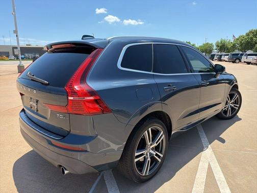 Denim Blue Metallic 2019 Volvo XC60 T5 Momentum