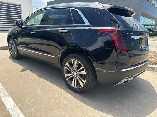 Stellar Black Metallic 2021 Cadillac XT5 Premium Luxury