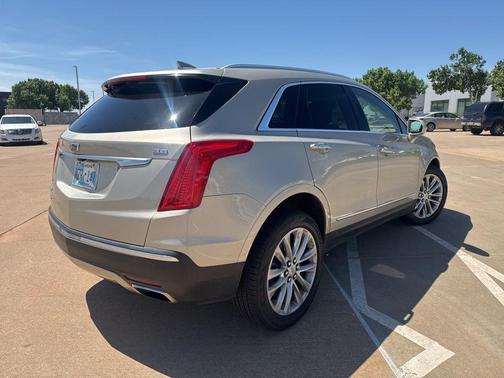 Silver Coast Metallic 2017 Cadillac XT5 Platinum