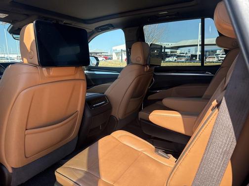 2025 Cadillac Escalade Premium Luxury