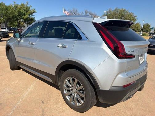 Radiant Silver Metallic 2021 Cadillac XT4 Premium Luxury