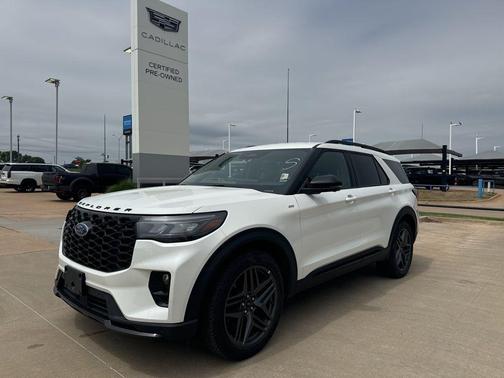 White Metallic 2025 Ford Explorer ST-Line