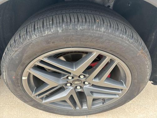 White Metallic 2025 Ford Explorer ST-Line