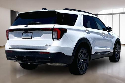 White Metallic 2025 Ford Explorer ST-Line