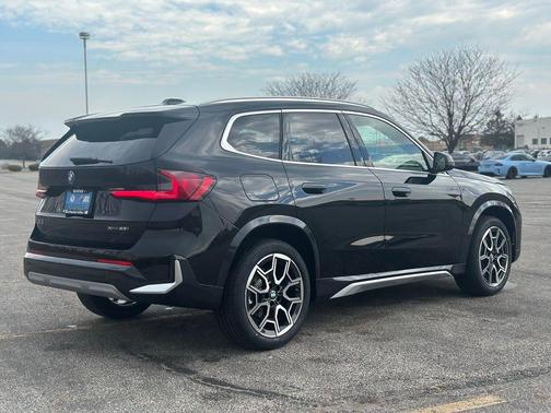 Black Sapphire Metallic 2026 BMW X1 xDrive28i