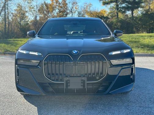 2025 BMW 740 i xDrive