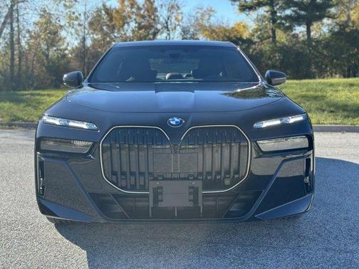 2025 BMW 740 i xDrive